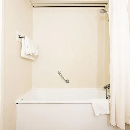 Отель Hampton's Namur 3*