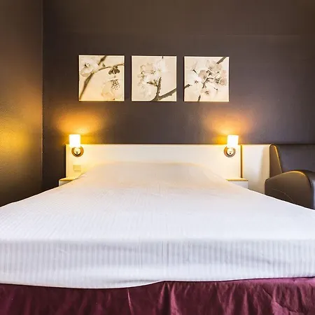 Отель Hampton's Namur