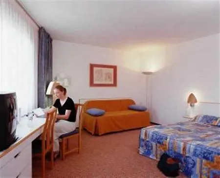 Hampton's Namur 3*